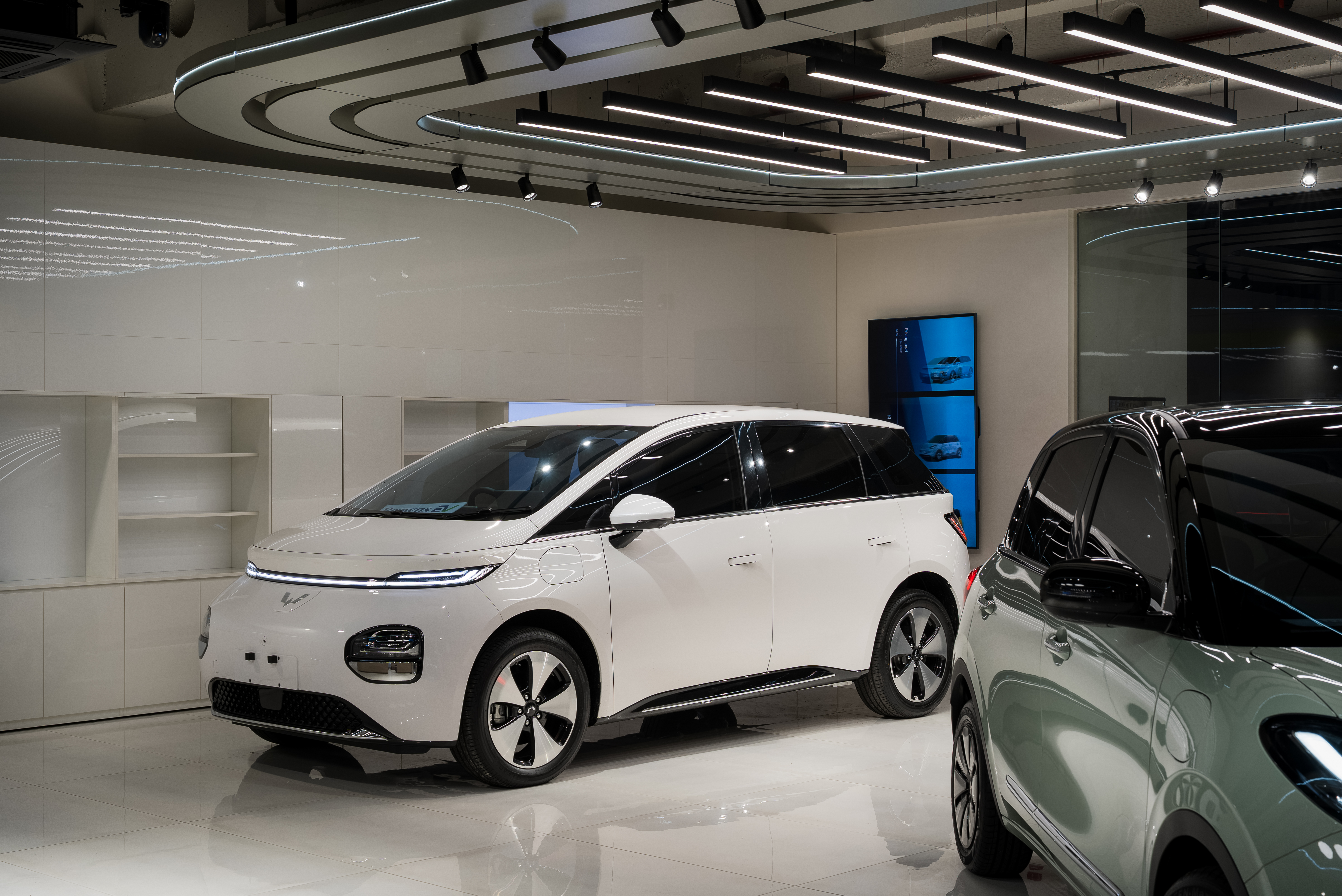 Browns Ev Showroom - Image 5