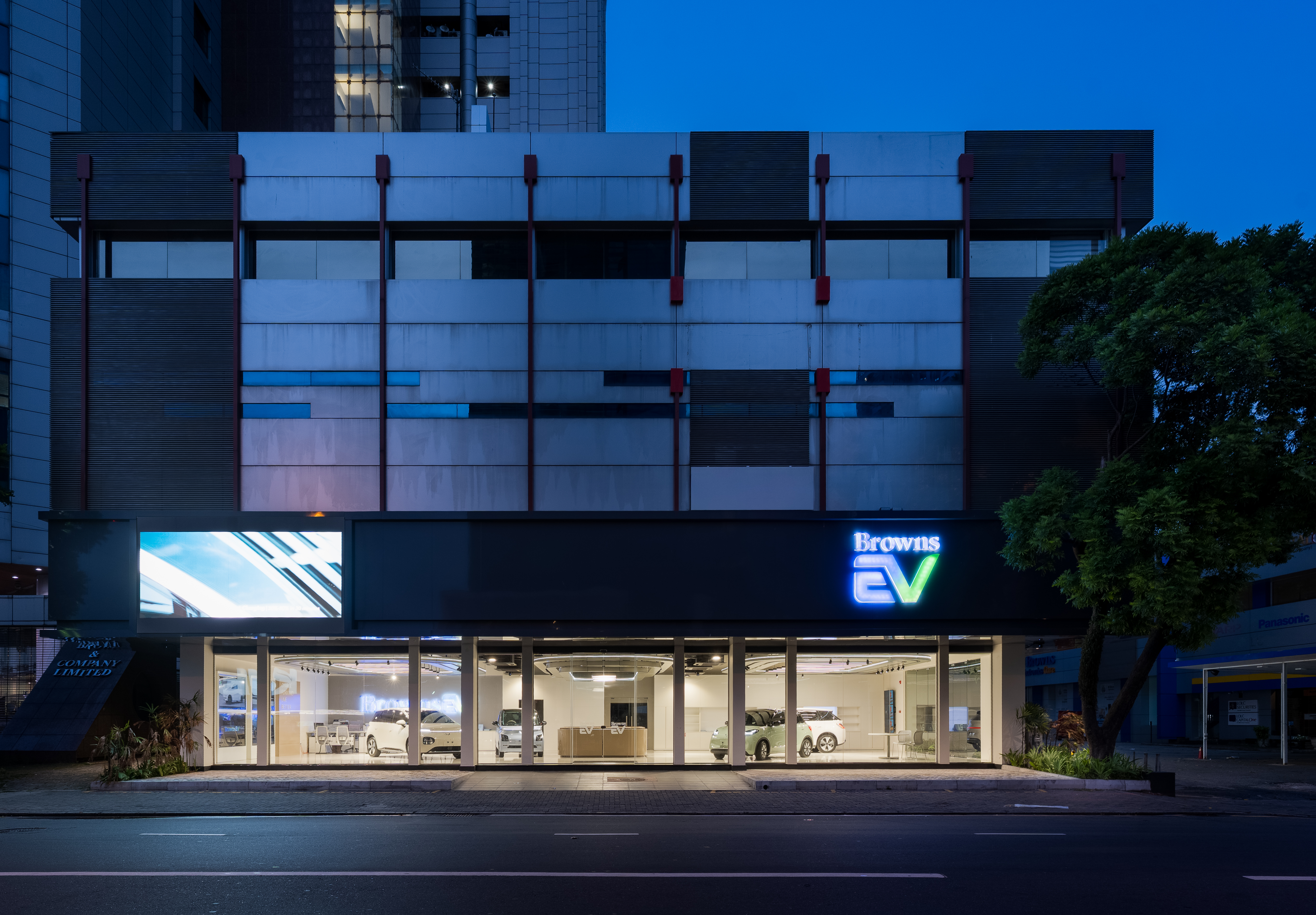 Browns Ev Showroom - Image 7