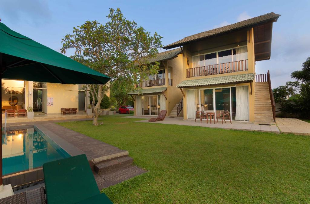 The South Lake - Image 9