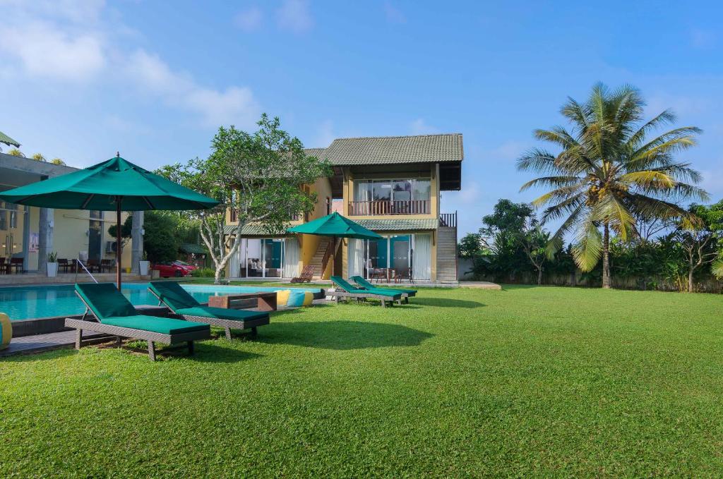 The South Lake - Image 8